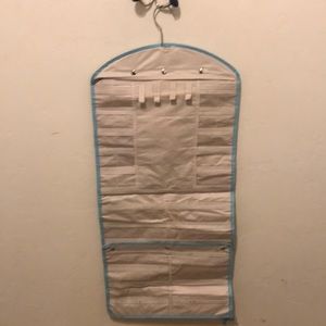 Hanging travel jewelry organizer